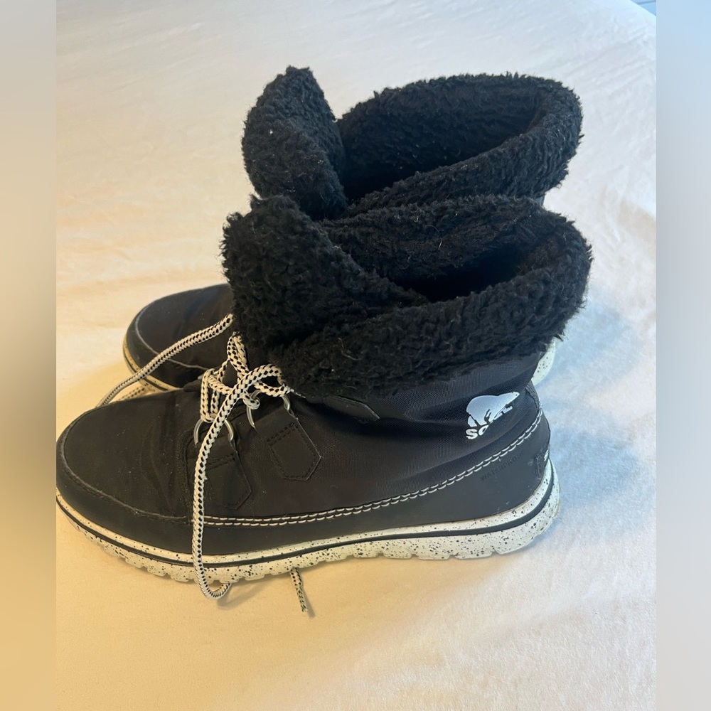 Sorel Black Boots with Fur Collar